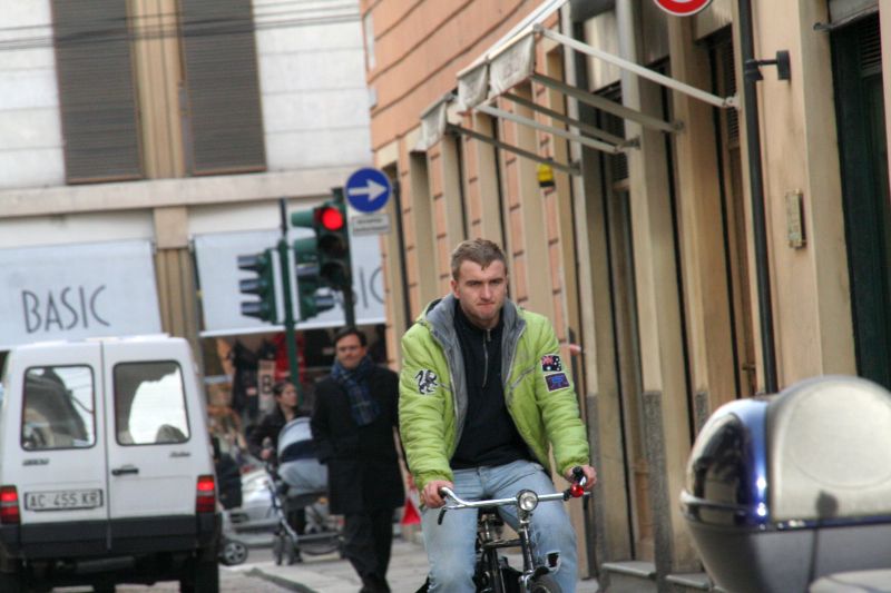 people037