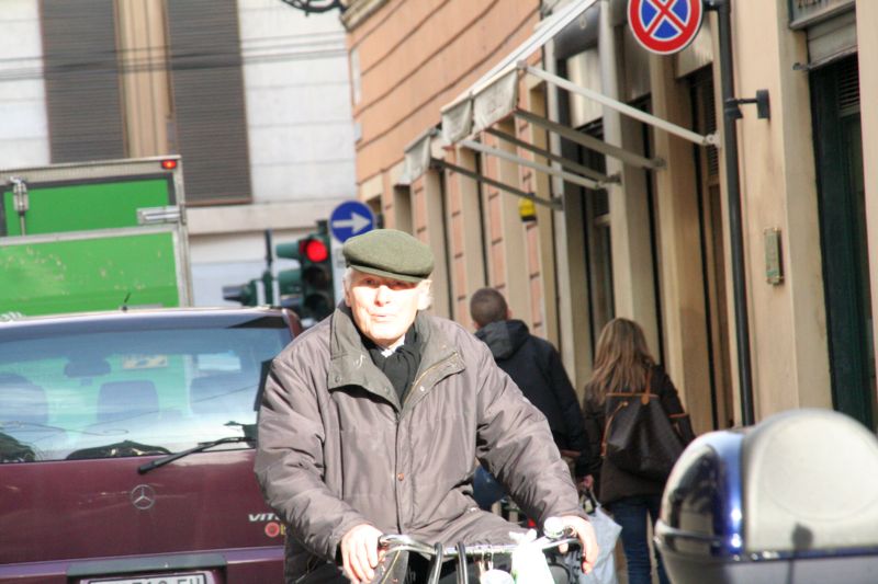 people043