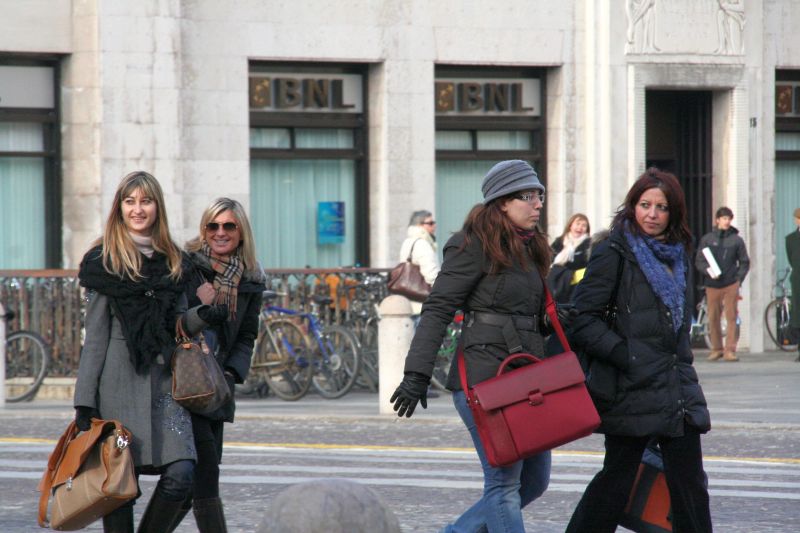 people054