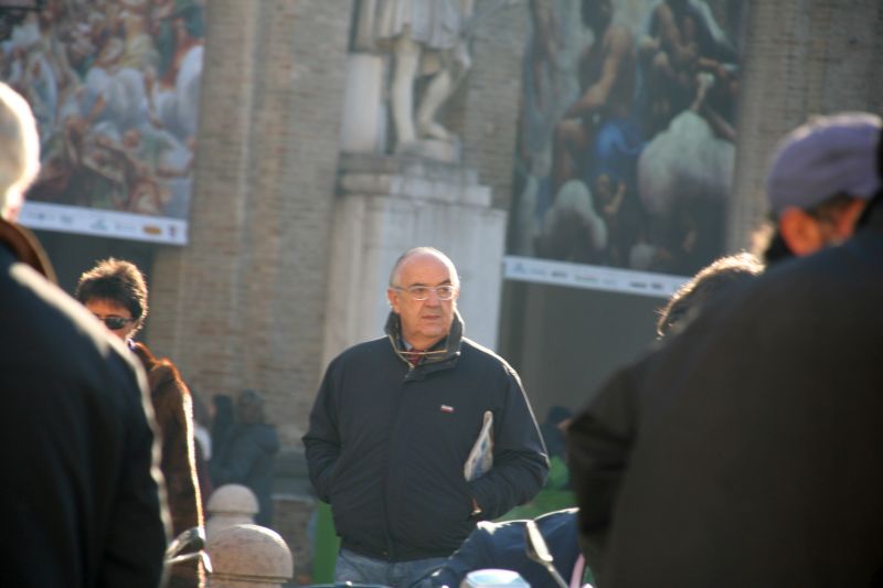 people085