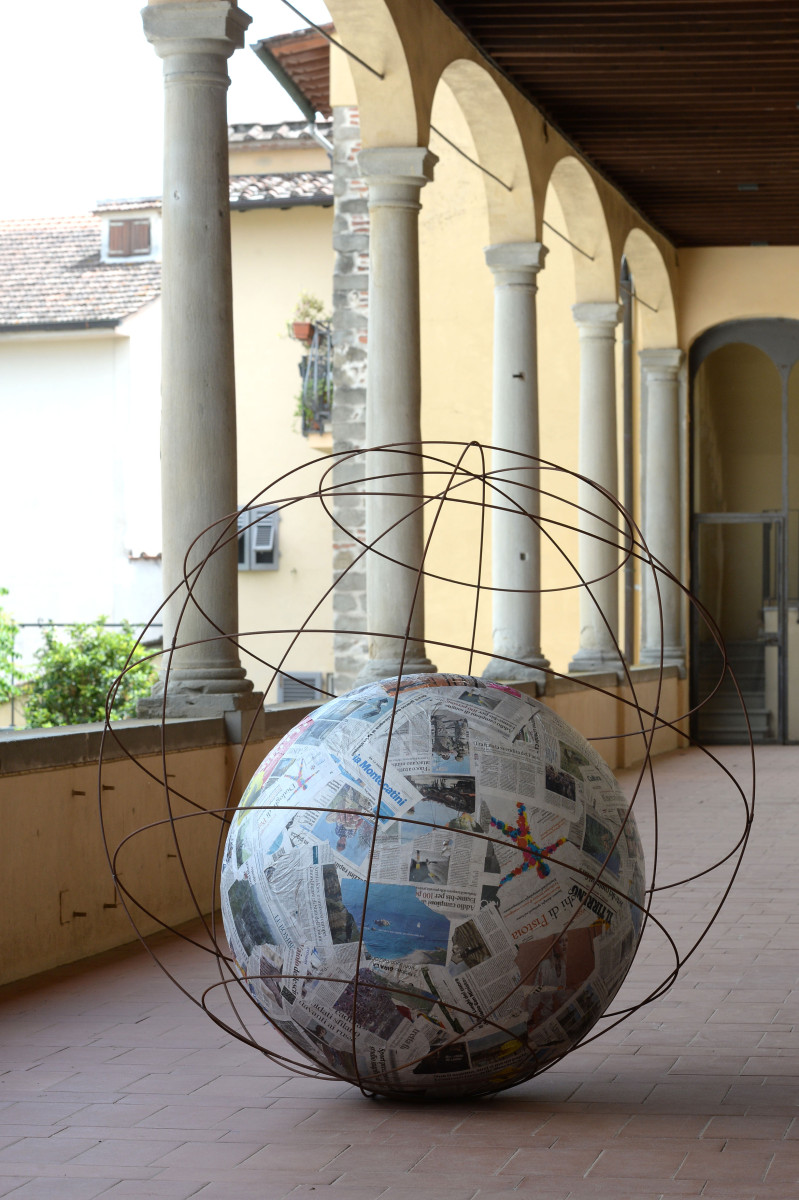 Michelangelo-Pistoletto_Mappamondo_1966-2022_giornali-pressati-ferro_180x180x180cm_©P.Di-Pietro