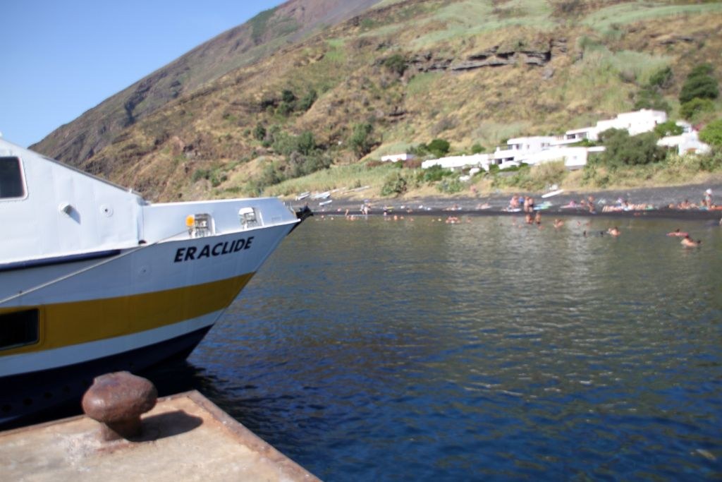 aliscafo-al-porto-di-vulcano-img_0153