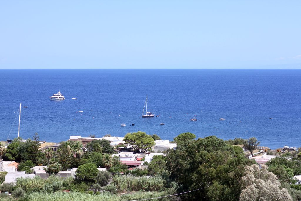 vista-mare-piazza-stromboli-img_0268