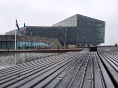Dal viaggio in Islanda di Andrea Chierici: Harpa, teatro, sale concerti e centro convegni a Reykjavik.