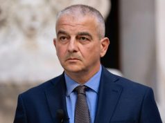 Nella stanza di Fazzolari. Intervista al sottosegretario, braccio destro di Meloni